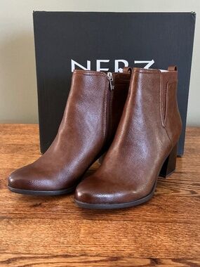 NEW Naturalizer Jodi Ankle Boots Zip Side Brown 10M